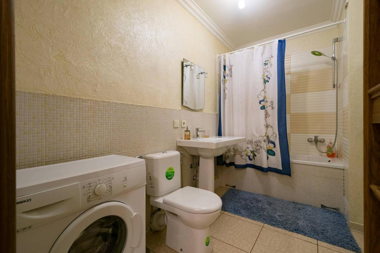 Nadezhda Apartments In Touristic Area, On The Dostyk Avenue 89 Almaty Exterior foto