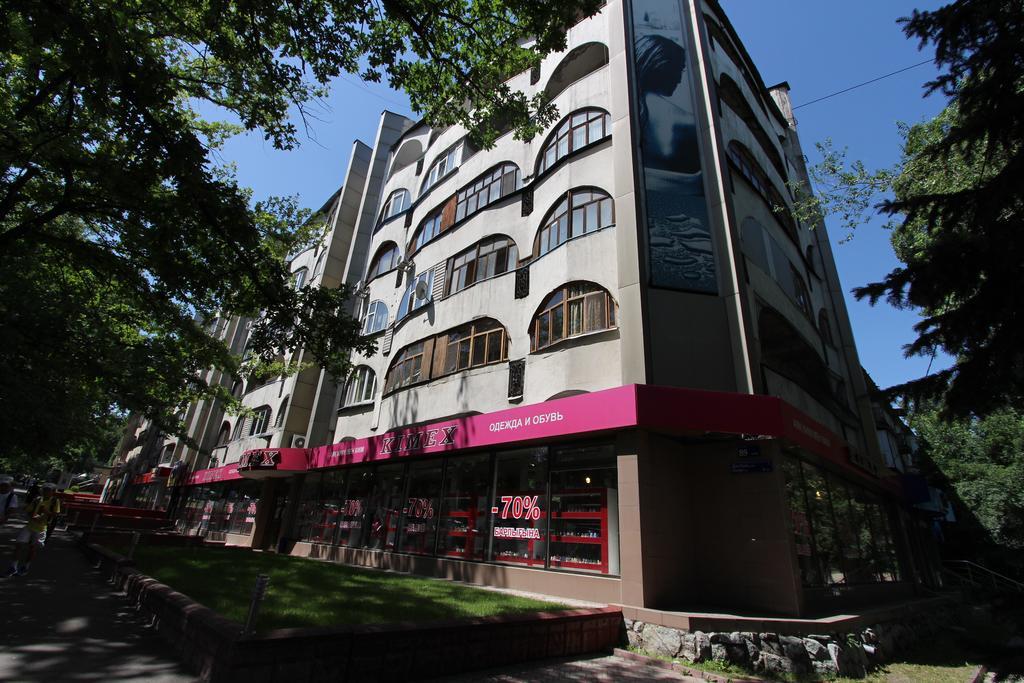 Nadezhda Apartments In Touristic Area, On The Dostyk Avenue 89 Almaty Exterior foto