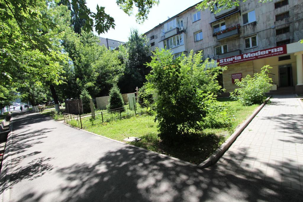 Nadezhda Apartments In Touristic Area, On The Dostyk Avenue 89 Almaty Exterior foto